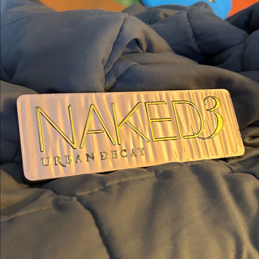 Naked 3 urban decay eyeshadow
